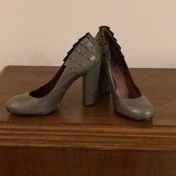 Fabulous high heel shoes.  Worn once. - Picture 5 of 7